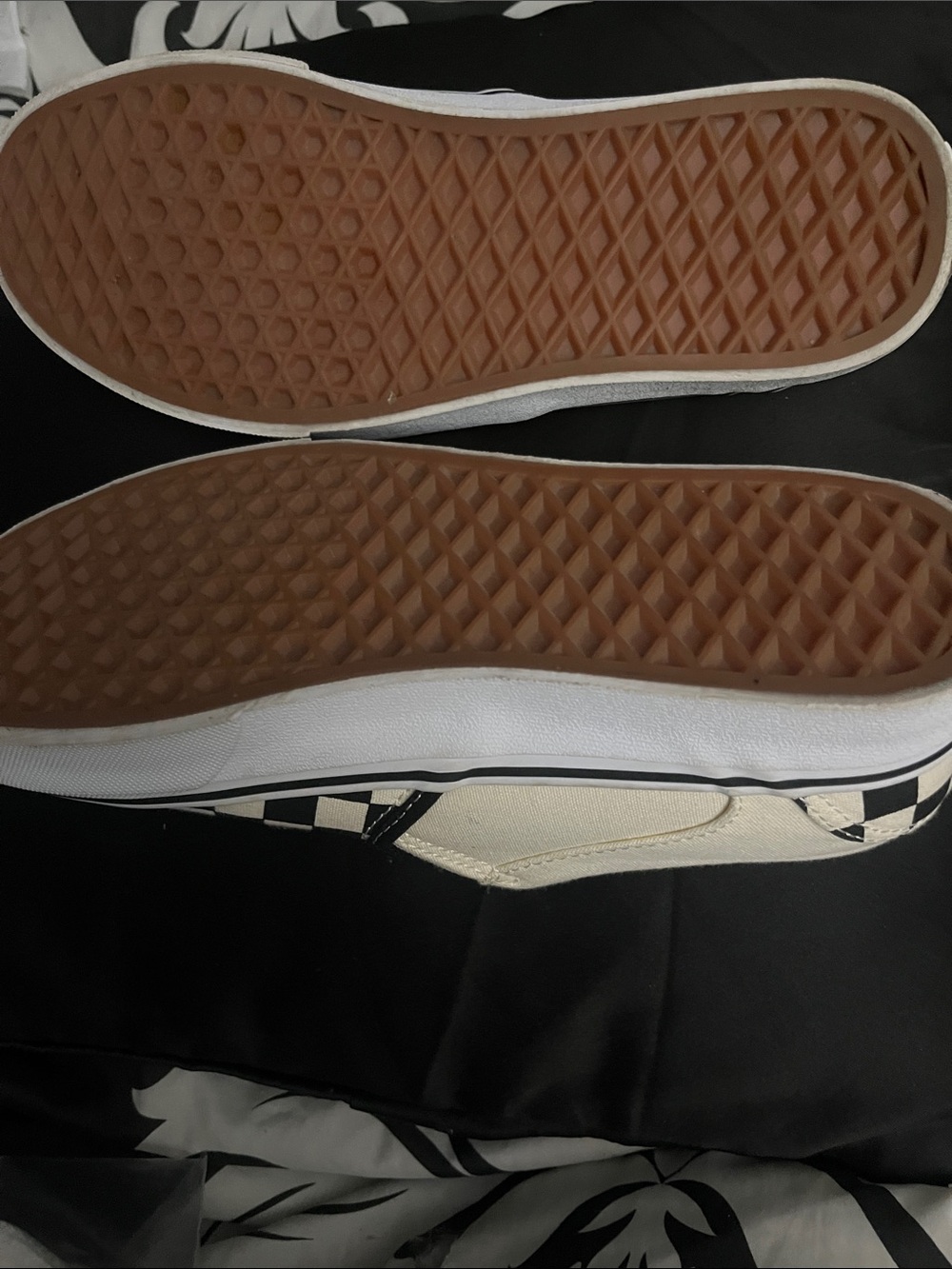 Vans Slip-On Checkerboard Sneakers - Black & Cream 🖤🤍🖤 - Picture 2 of 6